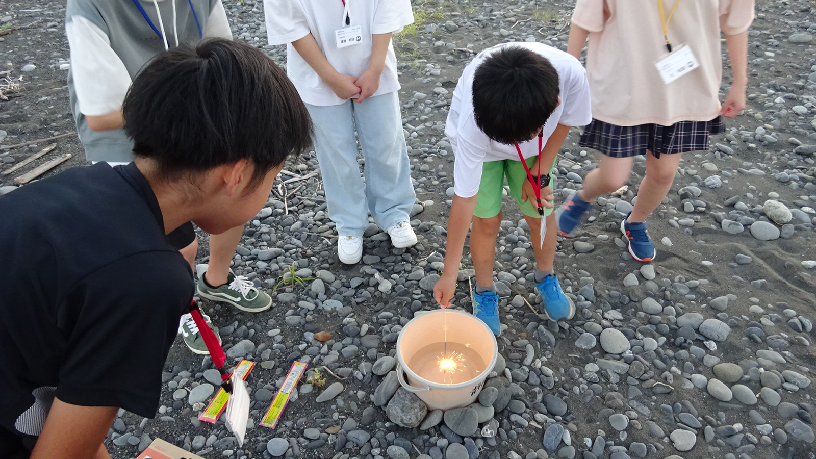 花火は水の中で燃えるか？