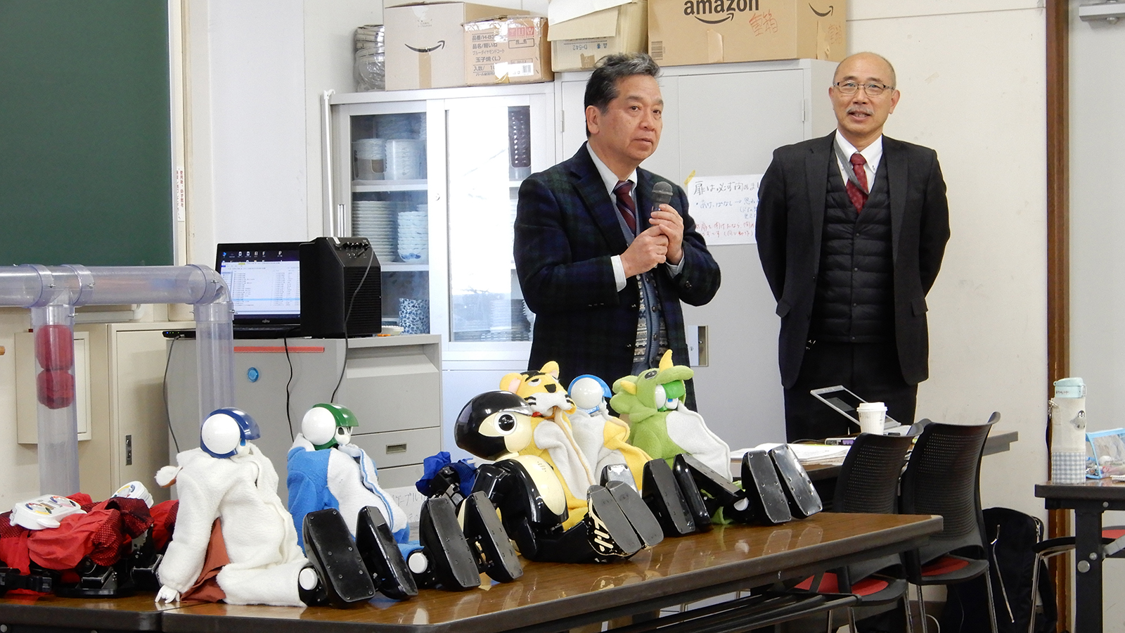 STEAMカフェ「ロボットゆうえんち」の様子